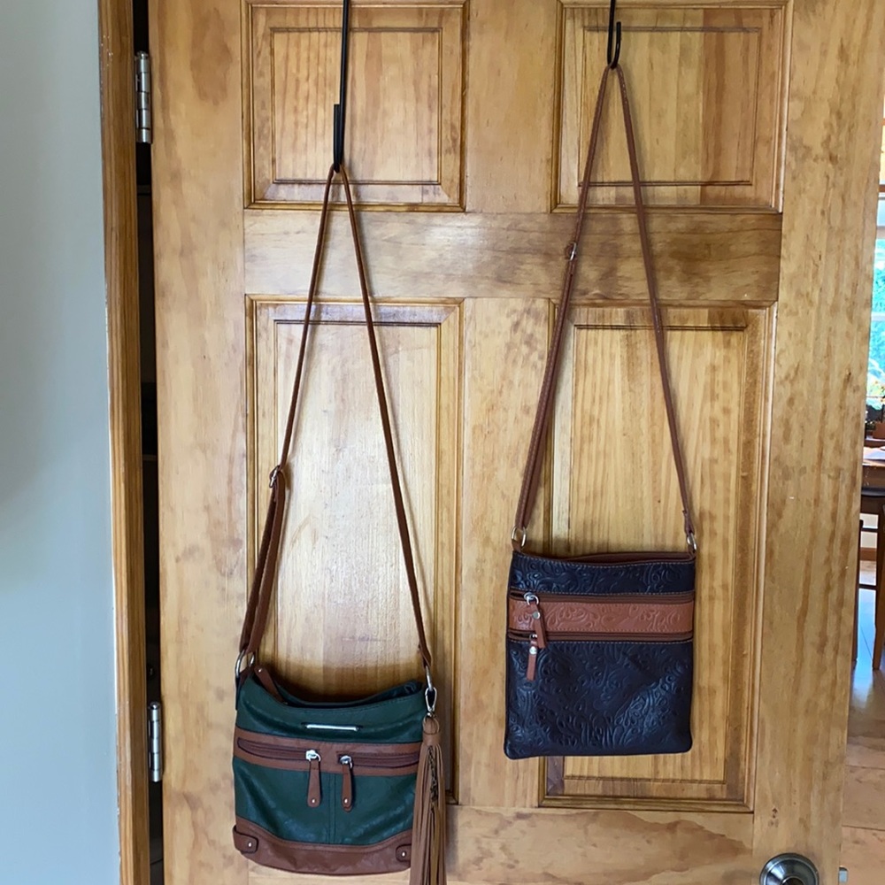 Immaculate crossbody or shoulder bag(s)
